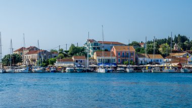 Bağlantı noktası Fiskardo adada Kefalonia, Yunanistan.