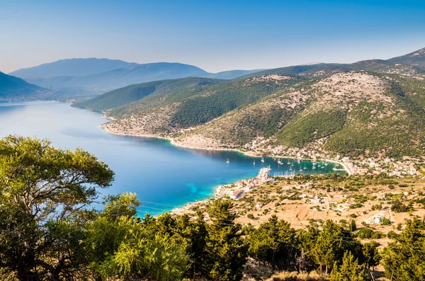 Port Fiskardo na ilha de Kefalonia, Grécia . — Fotografia de Stock