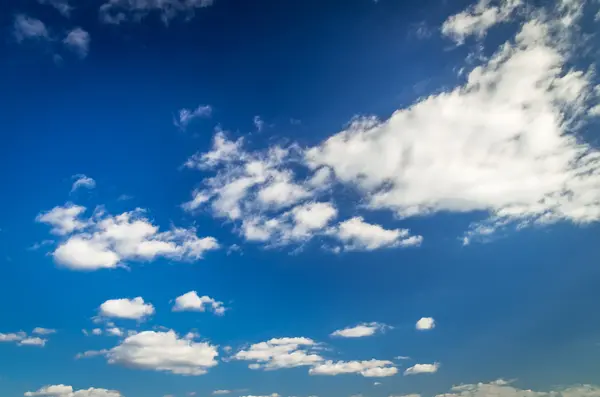 雲と青い空 — ストック写真