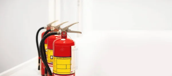 Extintor Rojo Está Listo Para Uso Caso Una Emergencia Incendio — Foto de Stock