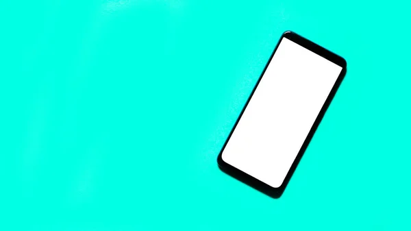 スマートフォン緑の背景上のビューモックアップ画面 — ストック写真