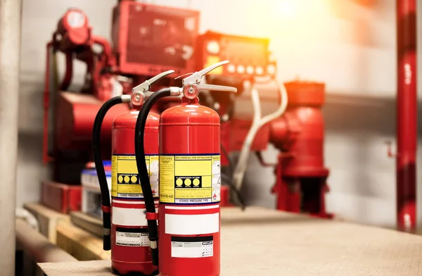 Yangın alarmı, yangın alarmı, yangın alarmı. Yangın durumunda sistem hazır..