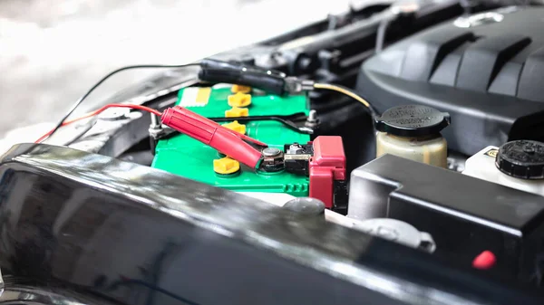 Close Charging Car Battery Electricity Jumper Cables — Stock Photo, Image