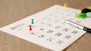 İğneli takvim ve zaman çizelgeleri.