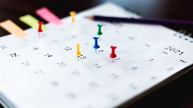 İğneli takvim ve zaman çizelgeleri.