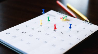 İğneli takvim ve zaman çizelgeleri.