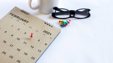 İğneli takvim ve zaman çizelgeleri.