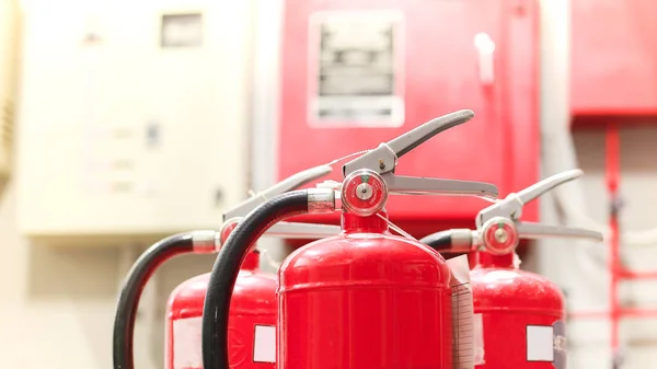 Extintor Rojo Está Listo Para Uso Caso Una Emergencia Incendio — Foto de Stock