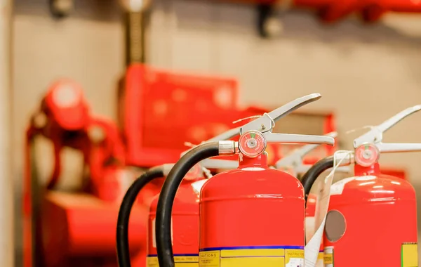 Extintor Rojo Está Listo Para Uso Caso Una Emergencia Incendio — Foto de Stock