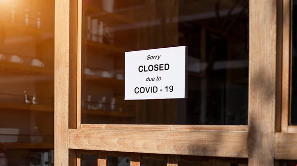 The sign in front of the office is temporarily closed. Sign Coronavirus in the store.