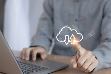 Elle bulut teknolojisi veri depolama, veri transferi, ağ ve internet servis kavramında gösterilen bulut hesaplaması