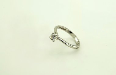 Beyaz arka plan üzerinde halka