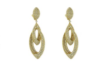 Beyaz bir arka plan üzerinde küpe