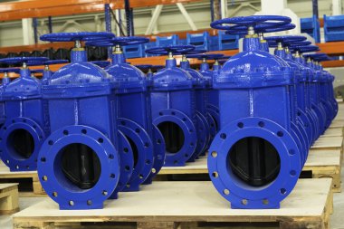 Yeni su boru hatları bitkinin stoktaki Vanalı