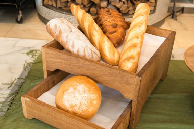 Fırında taze ekmek.