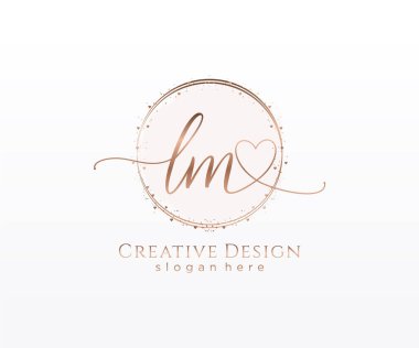 İlk el yazısı logosu tasarımı. Moda, fotoğrafçılık, düğün, güzellik, iş dünyası logosu.