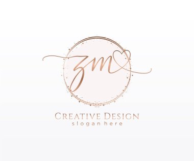 İlk el yazısı logosu tasarımı. Moda, fotoğrafçılık, düğün, güzellik, iş dünyası logosu.