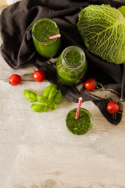 Batidos verdes para una dieta de espinacas —  Fotos de Stock