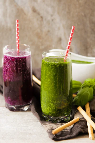 Batidos verdes para una dieta de espinacas —  Fotos de Stock