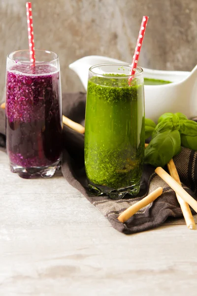 Batidos verdes para una dieta de espinacas —  Fotos de Stock