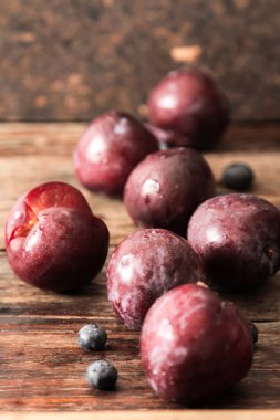 yaban mersini olgun çilek diyet ile Erik