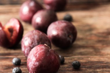 yaban mersini olgun çilek diyet ile Erik