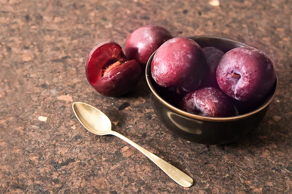 Ciruela con arándanos maduros bayas a dieta —  Fotos de Stock