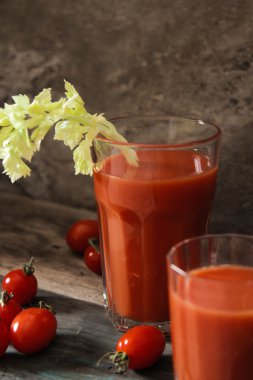 Kokteyl bar. Bloody Mary domates ve kereviz ile