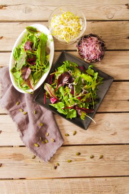 yeşil salata ile lahanası lezzetli yemekler diyet için yaprak