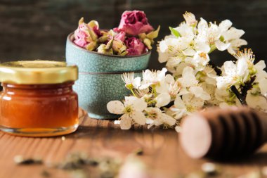 Gül ve yeşil, tatlım ile mavi çiçekleri ile Çin çay seti