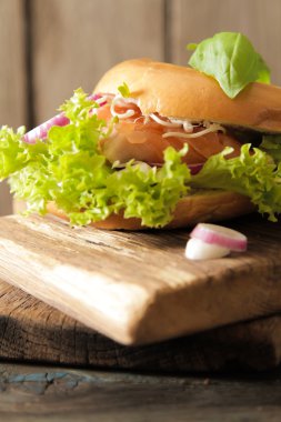 simit somon ve germinated pembe tuz lahanası