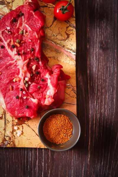 Piece of raw meat with herbs and olive oil — Stock Photo, Image