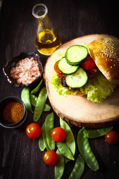 Homemade veggie burger in a bun with sesame seeds of beer. — Stock Photo, Image