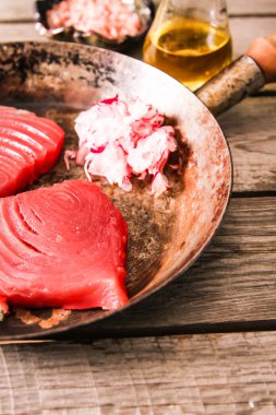 orkinos biftek tavada biber ile