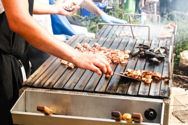 Yumuşakça, midye pişirme deniz ürünleri sokak gıda ve beach Barbekü Izgara