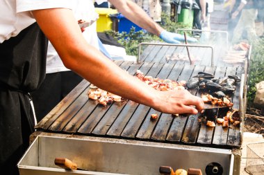 Yumuşakça, midye pişirme deniz ürünleri sokak gıda ve beach Barbekü Izgara
