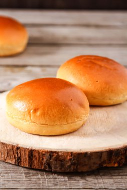 Baharatlı domates sosu ve sığır eti lezzetli taze ev yapımı burger