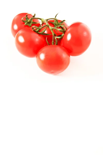 Вид зверху на свіжі помідори, ізольовані на білому тлі — стокове фото