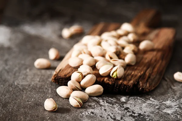 Salted dried roasted pistachios nuts with shell and salt. The ru — Stock Photo, Image