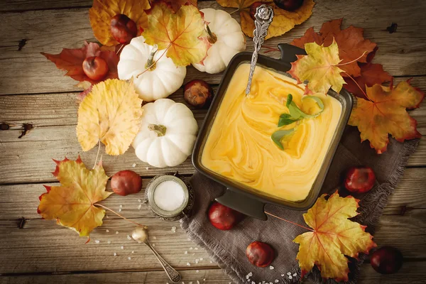 Delicious, orange, autumn pumpkin soup. lunch at Halloween — Stock Photo, Image