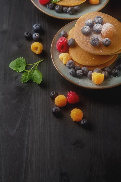 Inggris segar pancake buatan sendiri dengan raspberry, blueberry, m — Stok Foto