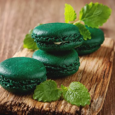 Geleneksel Fransız tatlıları. Nane ile yeşil makarna