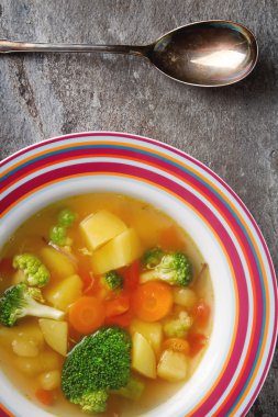 Brokoli, karnabahar ve havuç kortoshki vejetaryen çorbası.