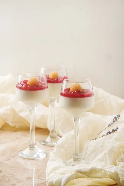 Italian dessert. Vanilla panna cotta with raspberry jam. Stone b — Stock Photo, Image