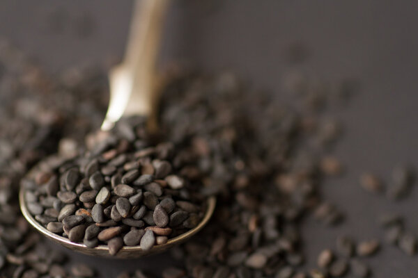 Чёрные кунжутные пряности
