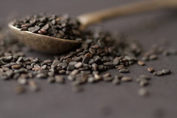 Чёрные кунжутные пряности
