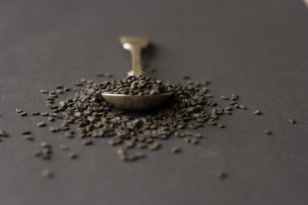 Чёрные кунжутные пряности
