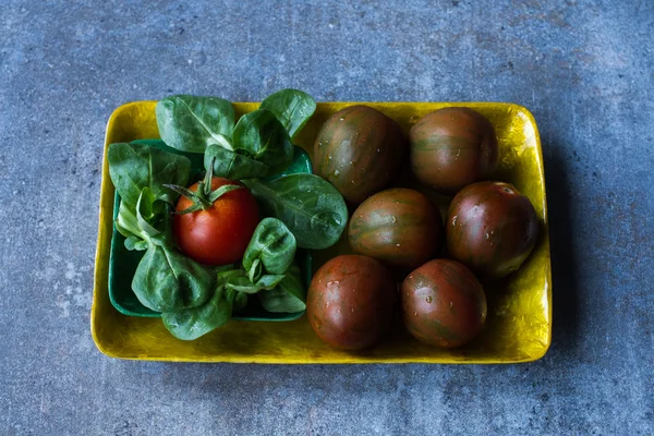 Diet for girls. lettuce and tomato on a platter — Stock Image Diet for girls. lettuce and tomato on a platter Royalty Free Stock Photos