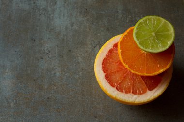 Kahvaltı için ve bir kişi bir diyet taze meyve karışımı