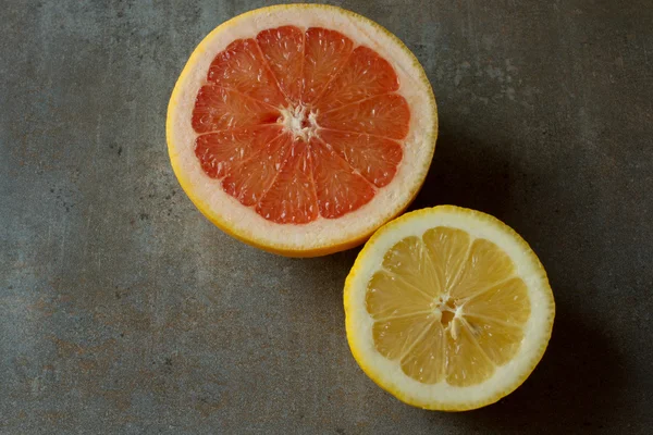 Mistura de frutas frescas para o café da manhã e para uma pessoa em uma dieta — Fotografia de Stock